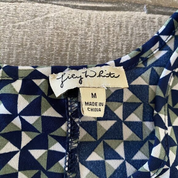 Lily White Women’s Blouse Size Medium Lightweight Shirt Sleeve Geometric Navy - Picture 4 of 7
